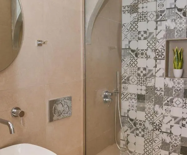 Mylopetra Milos Trypiti