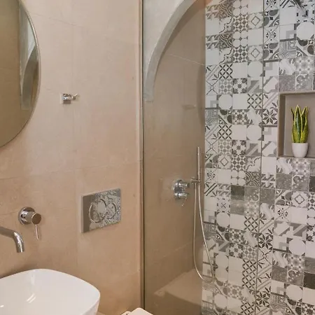 Mylopetra Milos トリピティ